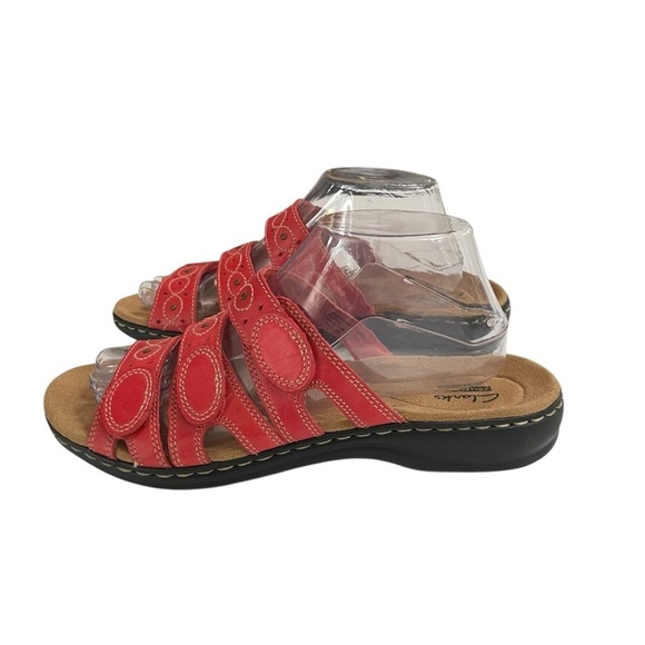 CLARKS LEISA CACTI Q Red LEATHER SLIP ONS OPEN TOE SANDALS SHOES WOMENS SZ 9M - Picture 2 of 14
